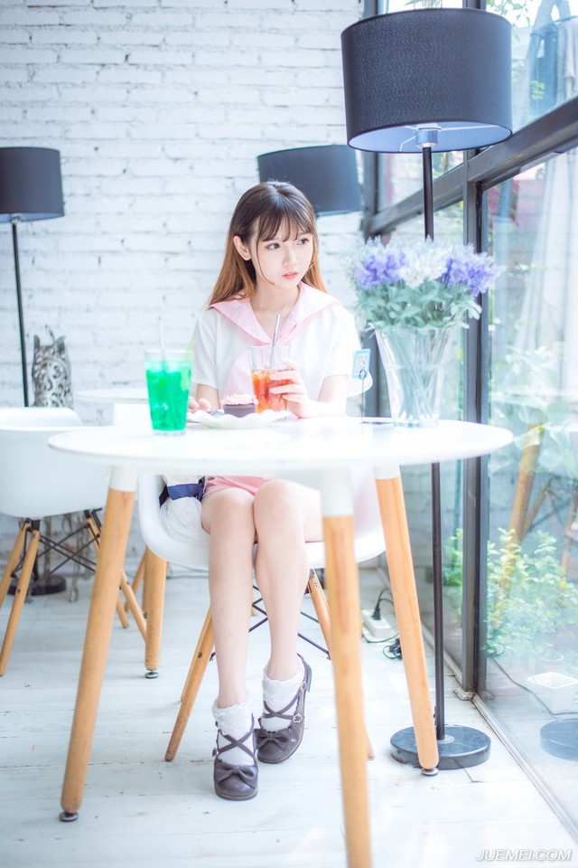 “错。”法正摇了摇头，有些怜悯的看向刘璋：“到现在还没明白吗？他只是一个诱因，若非军中将士早已对你不满，就算真有此事，又怎会十万大军皆叛？这一切，皆因你无能而起。”